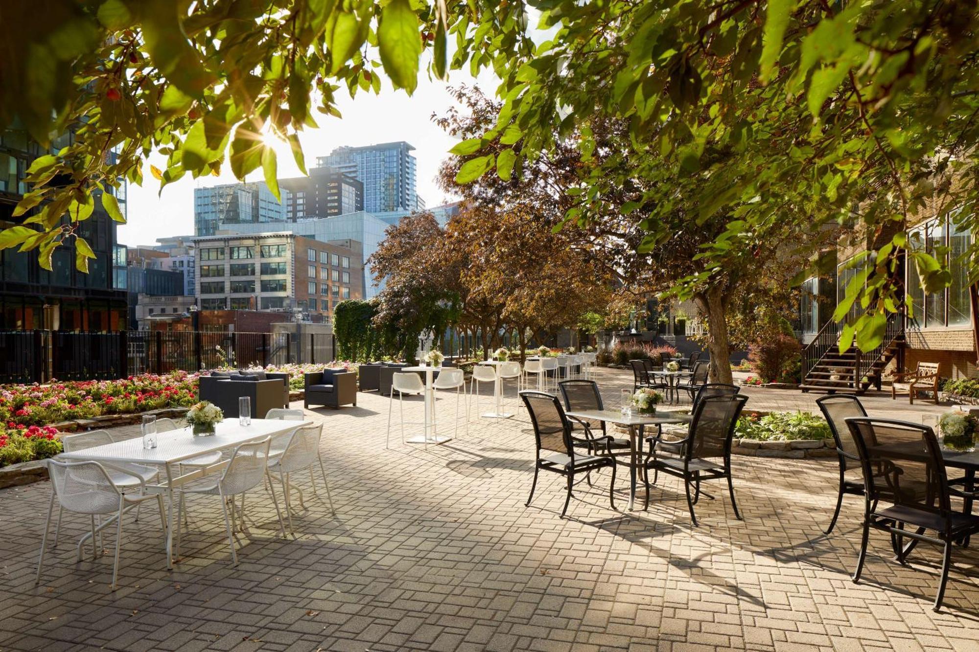 Doubletree By Hilton Montreal, Montreal