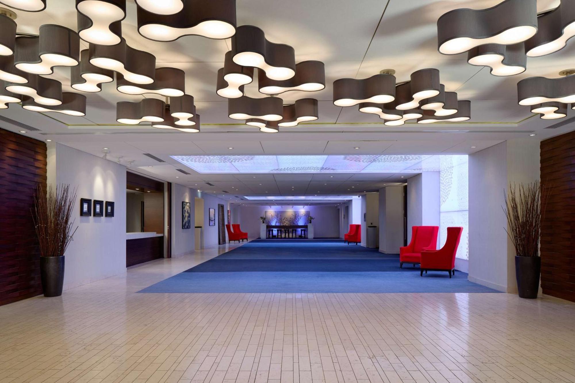 Doubletree By Hilton Montreal — Photos 2